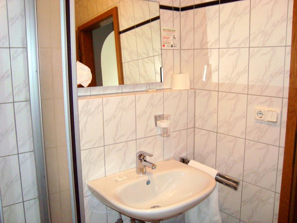 ホテル ハンデルスホフ ドルトムント 部屋 写真