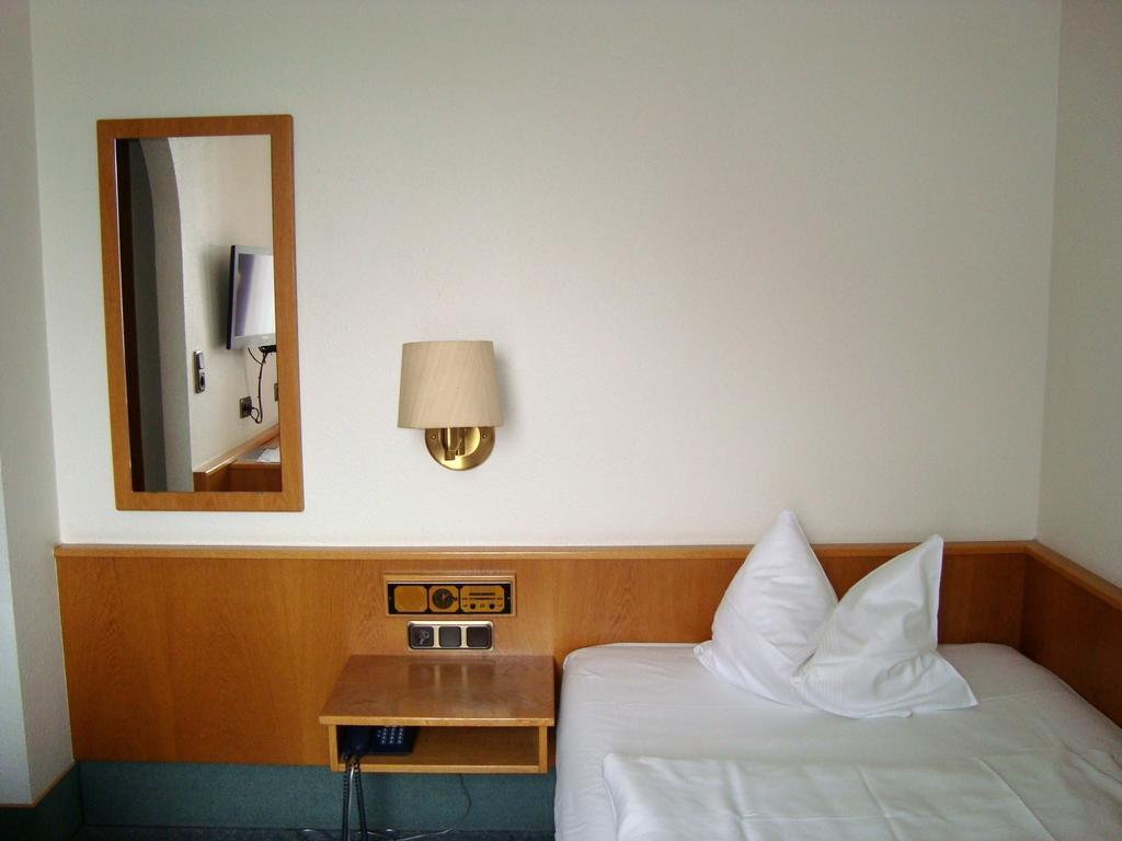 ホテル ハンデルスホフ ドルトムント 部屋 写真